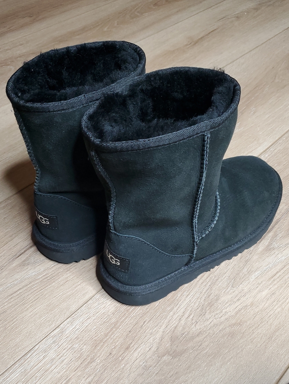 UGG Girls Classic II Boots Pull-On Suede Black Size 6